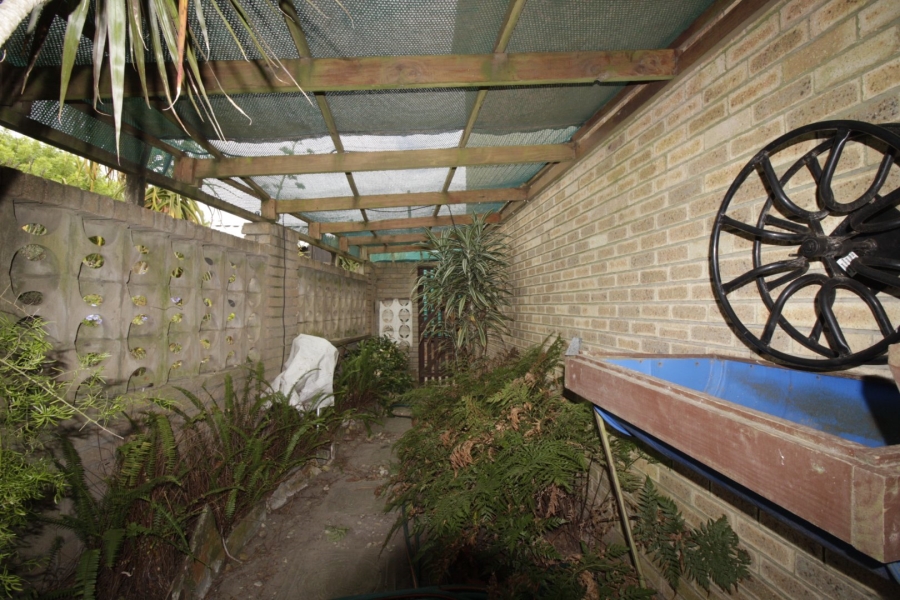 6 Bedroom Property for Sale in Paradise Beach Eastern Cape